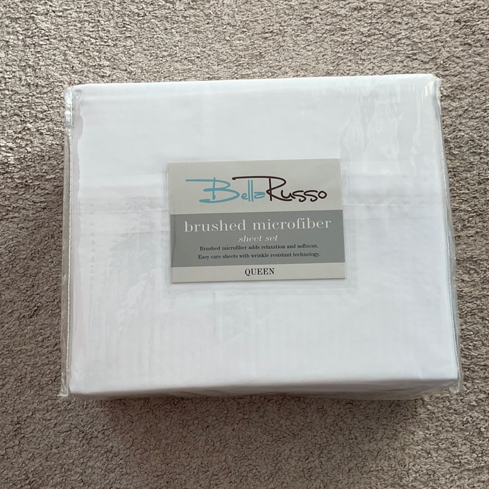 New. Brushed microfiber sheet set size Queen